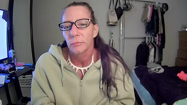 Snapshot of Quartz1Champagne chatting on 06-15-26, 05:53 Quartz1Champagne online show from 06-15-26, 05:53