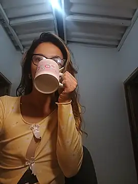 Snapshot of karenarango chatting on 06-14-26, 10:17 karenarango online show from 06-14-26, 10:17