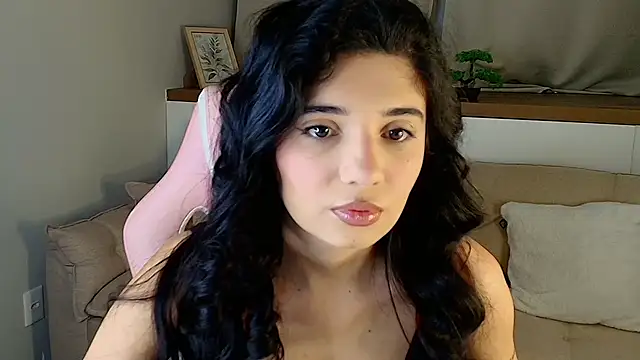Snapshot of Rose_Desiree chatting on 06-15-26, 11:23 Rose Desiree online show from 06-15-26, 11:23