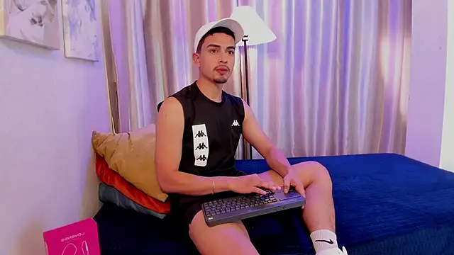 Snapshot of willy_diamond chatting on 06-10-26, 07:02 willy diamond online show from 06-10-26, 07:02