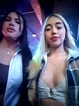 Snapshot of Red_LipsDuo chatting on 06-18-26, 02:34 Red LipsDuo online show from 06-18-26, 02:34