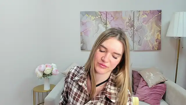 RoxyReignn online show from 06-07-26, 10:24