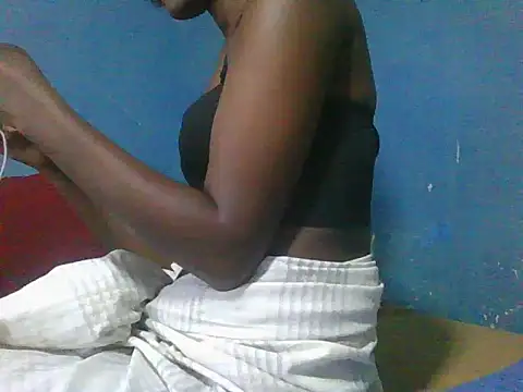 Snapshot of Petite-divaa chatting on 06-22-26, 06:05 Petite-divaa online show from 06-22-26, 06:05