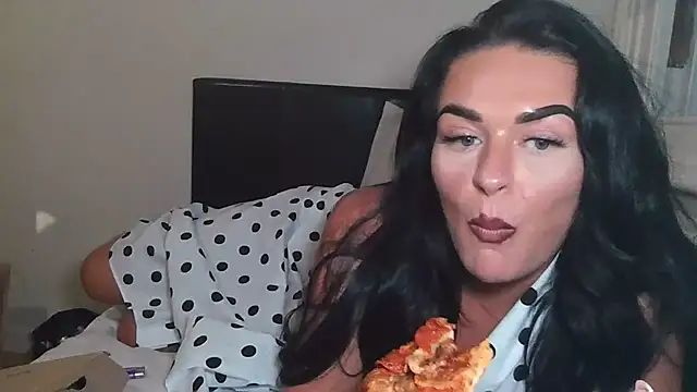 Snapshot of Isabellaaxx chatting on 07-15-26, 11:54 Isabellaaxx online show from 07-15-26, 11:54