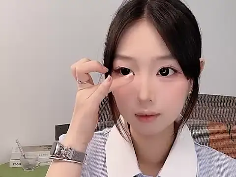 Snapshot of Yoyo33355 chatting on 05-28-26, 03:04 Yoyo33355 online show from 05-28-26, 03:04