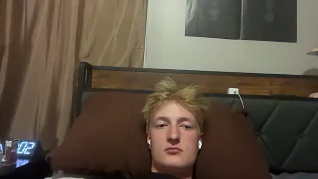 Snapshot of CamBos07 chatting on 06-13-26, 04:32 CamBos07 online show from 06-13-26, 04:32