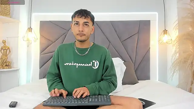 Snapshot of LiamBlake_ chatting on 06-24-26, 05:17 LiamBlake online show from 06-24-26, 05:17
