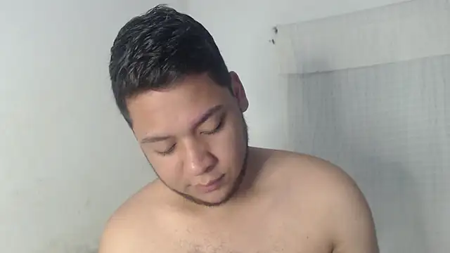 Snapshot of nicolas_cr1 chatting on 05-29-26, 04:10 nicolas cr1 online show from 05-29-26, 04:10
