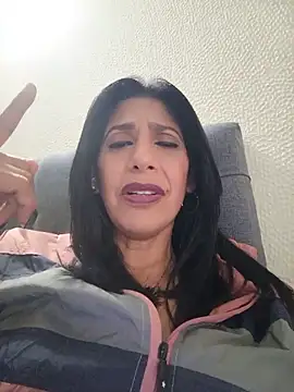 Snapshot of Samantha01_Rosse01 chatting on 05-28-26, 07:11 Samantha01 Rosse01 online show from 05-28-26, 07:11