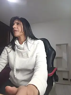 Snapshot of Samantha01_Rosse01 chatting on 06-01-26, 09:27 Samantha01 Rosse01 online show from 06-01-26, 09:27