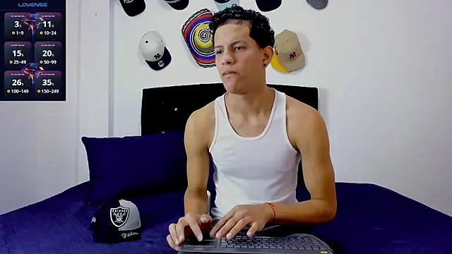 Snapshot of theo_bigcock_ chatting on 07-16-26, 06:47 theo bigcock online show from 07-16-26, 06:47