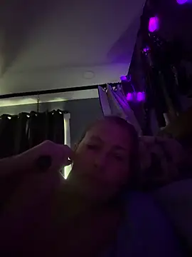 amberhotts2025 online show from 06-19-26, 12:20