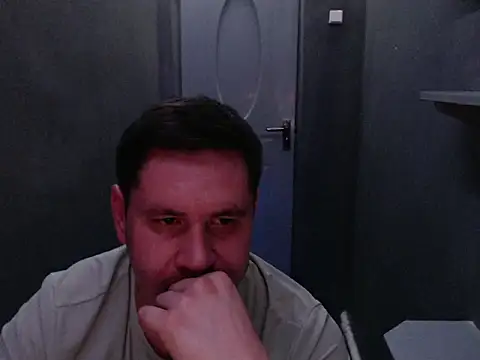 Snapshot of Max_Marlyn chatting on 05-28-26, 04:59 Max Marlyn online show from 05-28-26, 04:59
