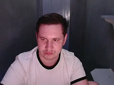 Snapshot of Max_Marlyn chatting on 06-11-26, 05:33 Max Marlyn online show from 06-11-26, 05:33