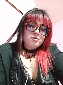 Snapshot of curvy_latina chatting on 06-23-26, 04:32 curvy latina online show from 06-23-26, 04:32