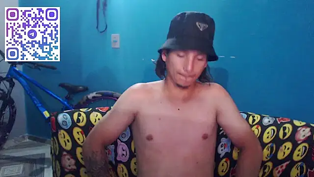Snapshot of MrKingsaintx chatting on 06-22-26, 01:29 MrKingsaintx online show from 06-22-26, 01:29