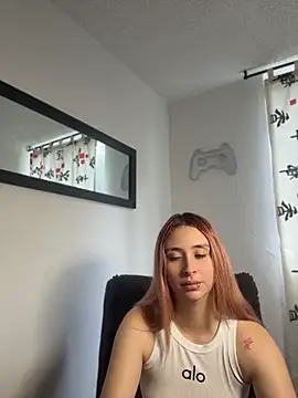 Snapshot of Sophia_LuxxX chatting on 07-01-26, 03:12 Sophia LuxxX online show from 07-01-26, 03:12