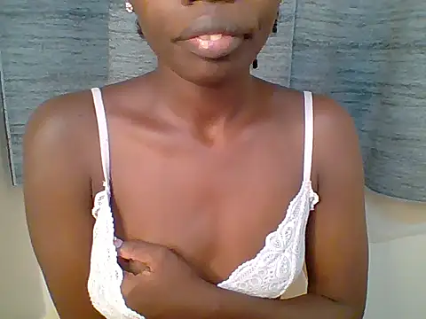 Snapshot of Sweet_quincy chatting on 06-17-26, 10:00 Sweet quincy online show from 06-17-26, 10:00