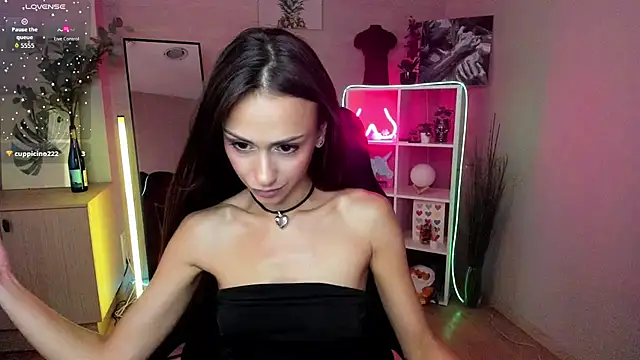 Petite Moly online show from 07-02-26, 08:42