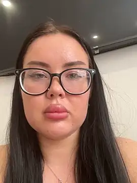 Snapshot of PeachDoll- chatting on 06-03-26, 01:46 PeachDoll- online show from 06-03-26, 01:46