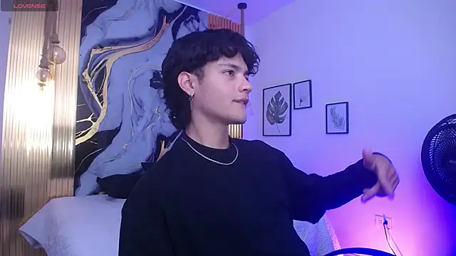 Snapshot of OliverMorgan66 chatting on 06-17-26, 07:15 OliverMorgan66 online show from 06-17-26, 07:15