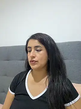 MADAMELUNAXXX online show from 06-12-26, 03:27