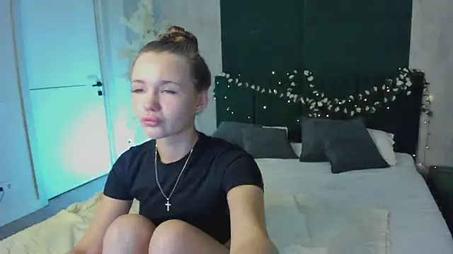 Snapshot of Ella_Butler chatting on 07-09-26, 09:35 Ella Butler online show from 07-09-26, 09:35