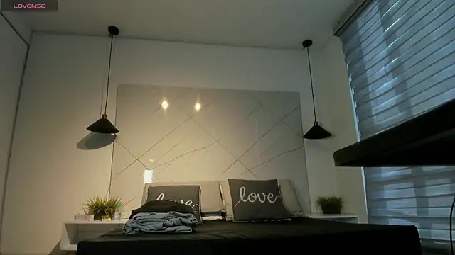 Snapshot of SARAH_COLLENS_ chatting on 06-17-26, 11:34 SARAH COLLENS online show from 06-17-26, 11:34