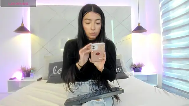 Snapshot of SARAH_COLLENS_ chatting on 07-15-26, 11:37 SARAH COLLENS online show from 07-15-26, 11:37