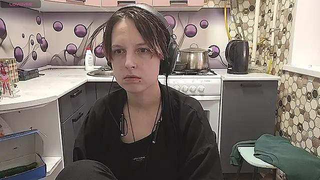 Saranade online show from 06-26-26, 05:17