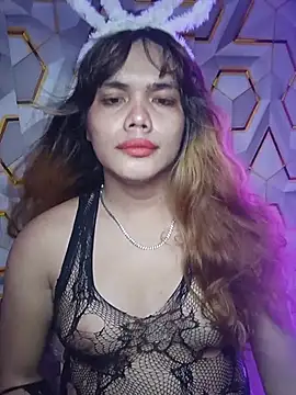 Snapshot of mikhay101 chatting on 06-12-26, 07:35 mikhay101 online show from 06-12-26, 07:35
