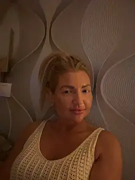 Snapshot of szexicicamica chatting on 05-31-26, 07:15 szexicicamica online show from 05-31-26, 07:15