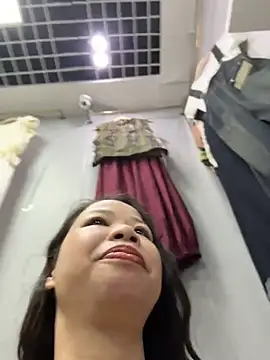 Snapshot of honghong_mother chatting on 06-25-26, 05:12 honghong mother online show from 06-25-26, 05:12