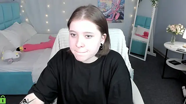Snapshot of Kylie-Voss chatting on 06-14-26, 03:08 Kylie-Voss online show from 06-14-26, 03:08