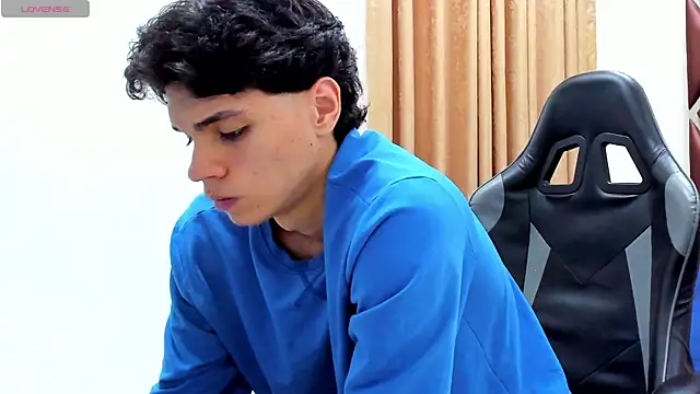 Ithan Hott online show from 06-27-26, 03:44