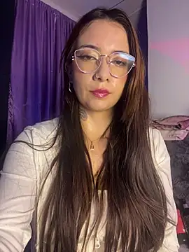 Snapshot of arilynn_ chatting on 07-17-26, 04:52 arilynn online show from 07-17-26, 04:52