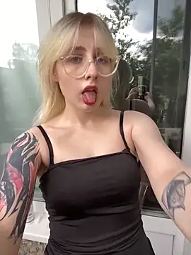 xp blondie online show from 06-16-26, 01:14
