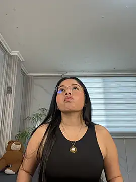 ValentinaLuciana online show from 07-11-26, 01:47