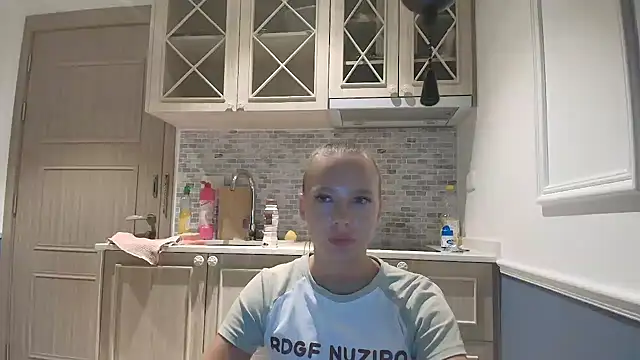 Snapshot of Linnea_analochka chatting on 06-06-26, 12:54 Linnea analochka online show from 06-06-26, 12:54