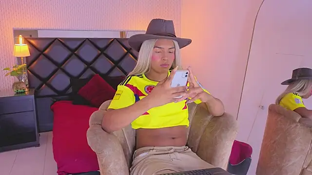 chloe bronze online show from 06-17-26, 07:15