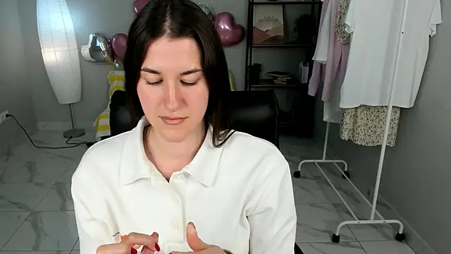 Elizabeth Kim online show from 06-01-26, 01:24