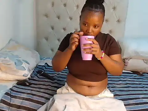 Lihle 00 online show from 06-13-26, 06:50