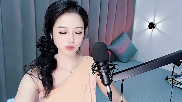Momo-Wow online show from 07-14-26, 10:21