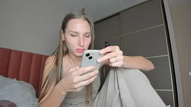 Snapshot of SofiClimbing chatting on 12-30-24, 10:32 SofiClimbing online show from 12-30-24, 10:32