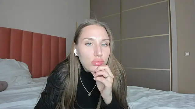 Snapshot of SofiClimbing chatting on 12-31-24, 01:19 SofiClimbing online show from 12-31-24, 01:19