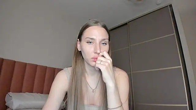 Snapshot of SofiClimbing chatting on 03-07-25, 03:08 SofiClimbing online show from 03-07-25, 03:08