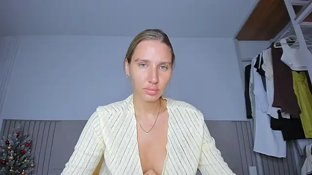 SofiClimbing online show from 12-18-25, 01:22