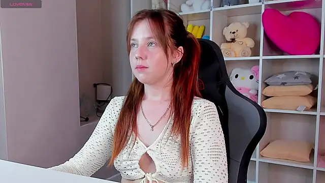 Snapshot of Violeta_Paul chatting on 06-26-26, 09:03 Violeta Paul online show from 06-26-26, 09:03
