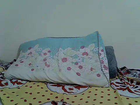 Snapshot of freakypetite chatting on 06-19-26, 10:02 freakypetite online show from 06-19-26, 10:02