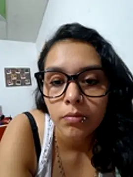 Snapshot of Miss_kittyX chatting on 06-10-26, 09:46 Miss kittyX online show from 06-10-26, 09:46